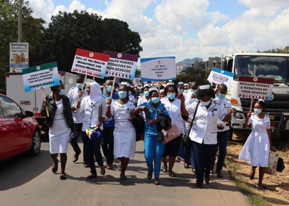 Sykepleiere i demonstrasjonstog Malawi, av Lameck Kwalimba (NONM)