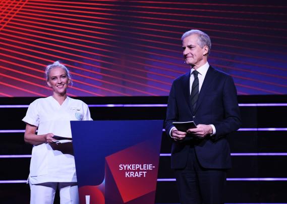 Lill Sverresdatter Larsen og Jonas Gahr Støre på Sykepleierkongressen