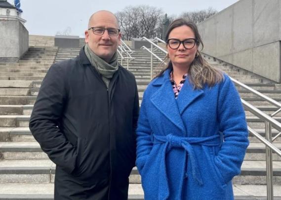Steffen Handal og Silje Naustvik leder Unio kommune. Her fra forhandlingsstart.