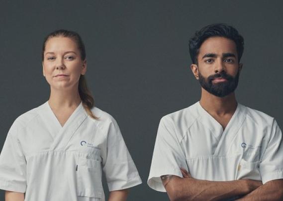 Medlemskveld DNB. Kvinne og mann i sykepleieruniform. 