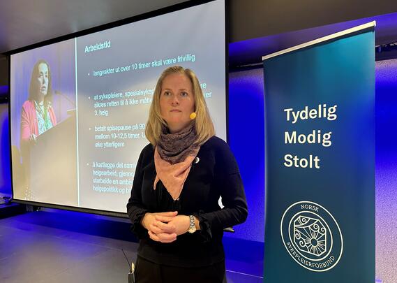 Fylkesleder Tiril Bringsrud Svensen snakker om de viktigste sakene for NSF Viken på Landsmøte 2023
