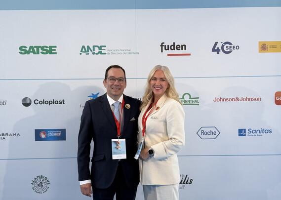 Lill Sverresdatter Larsen fra Dr. Jose Luis Cobos, president i International Council of Nurses (ICN), 
