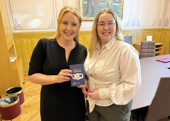 Henriette Karlsen Brenna og Julia Brannstrøm (FrP)