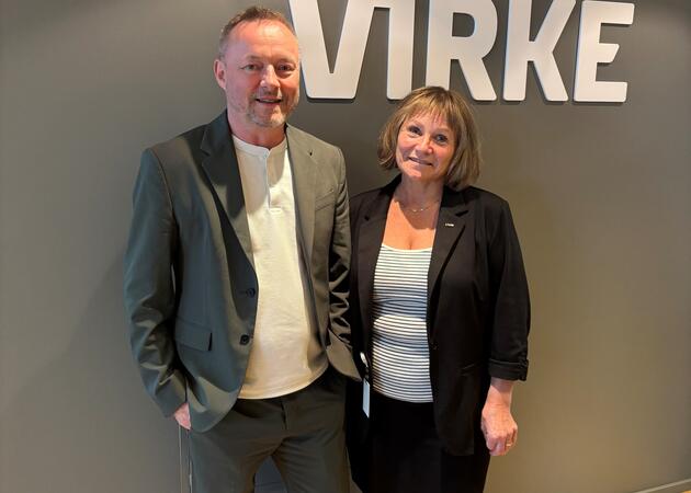 Bildet viser unio-forhandler Eirik RIkardsen og Virke-forhandler Ann Torunn Tallaksen.