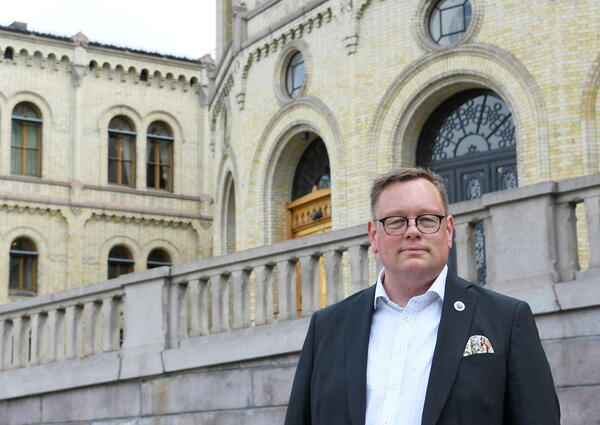 Nestleder Kai Øivind Brenden foran Stortinget