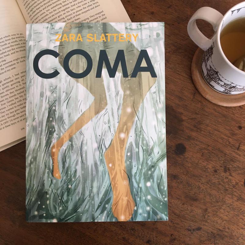 Boken COMA av Zara Slattery