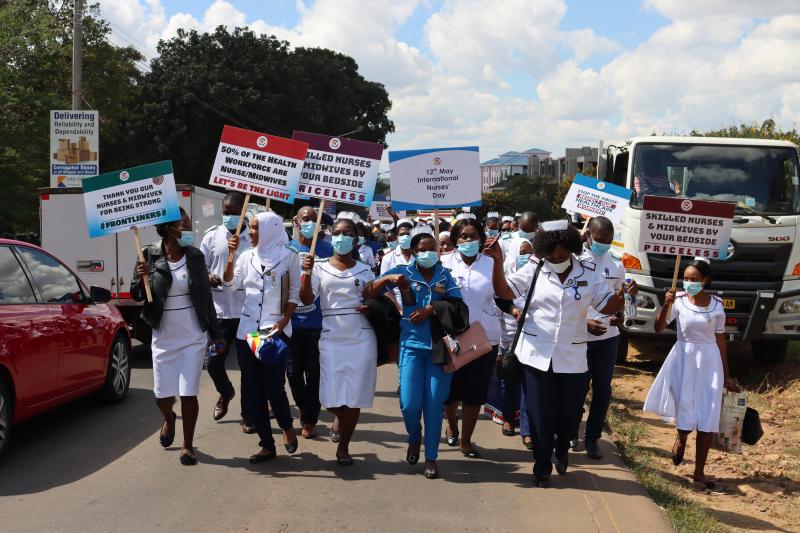 Sykepleiere i demonstrasjonstog Malawi, av Lameck Kwalimba (NONM)