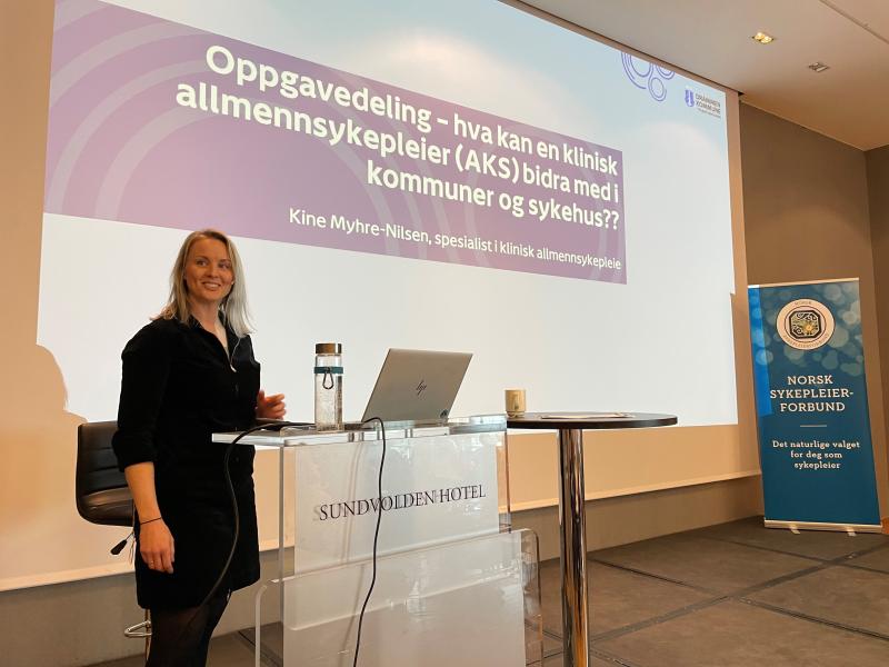 Kine Myhre-Nilsen fra Drammen kommune fortelle om AKS-sykepleiernes rolle