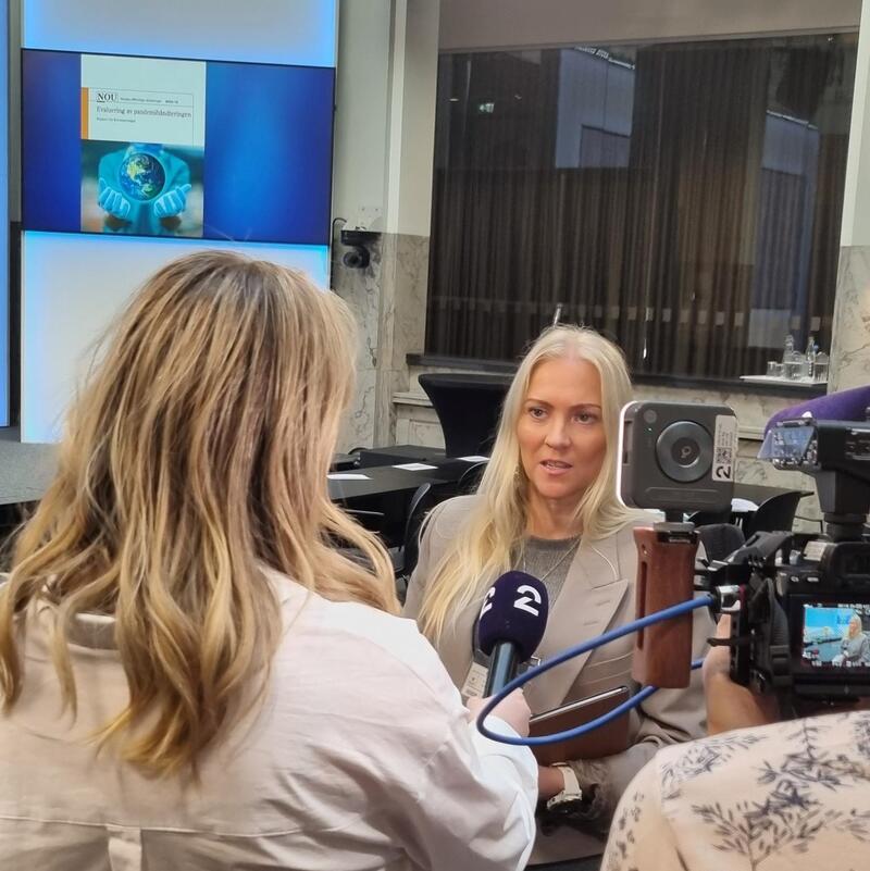 Lill Sverresdatter Larsen intervjues av TV2