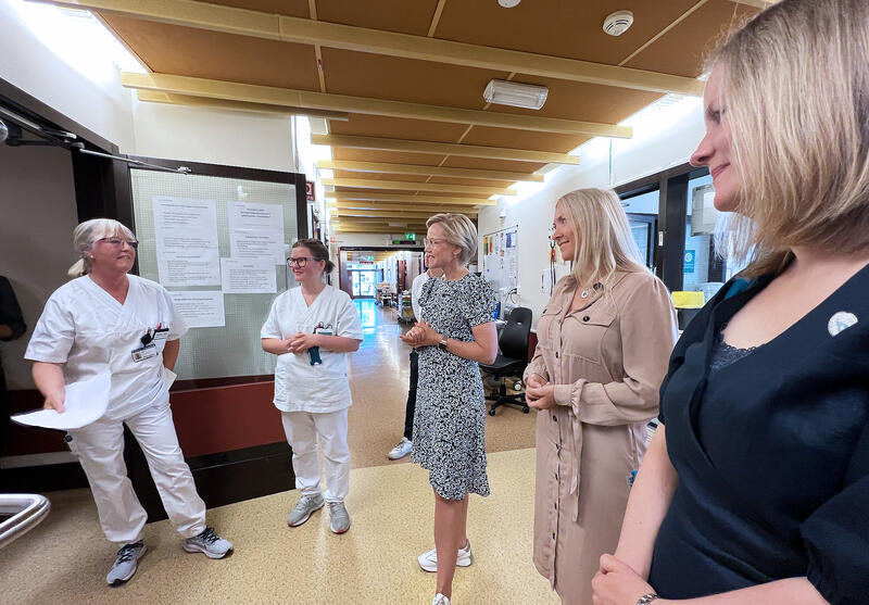 Torhild Wibe, Hanne Opsand, Ingvild Kjerkol, Lill Sverresdatter Larsen og Tiril Bringsrud Svensen