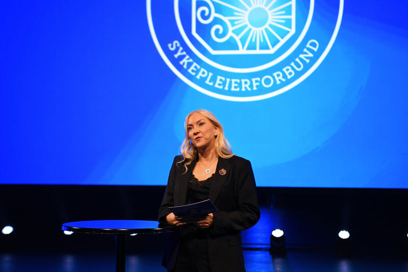 Leder i Norsk Sykepleierforbund (NSF), Lill Sverresdatter Larsen, advarer om de alvorlige konsekvensene mangelen på sykepleiere kan få for norsk beredskapsevne.