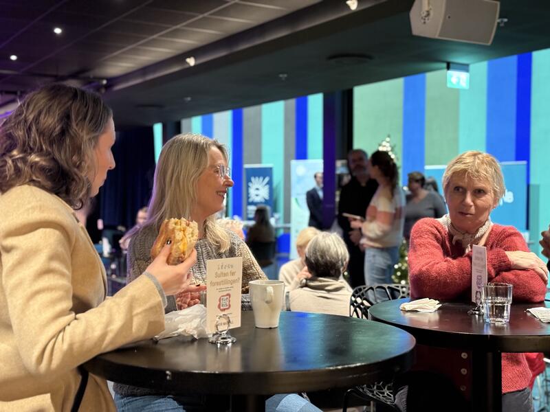 Medlemmer samlet til gode samtaler