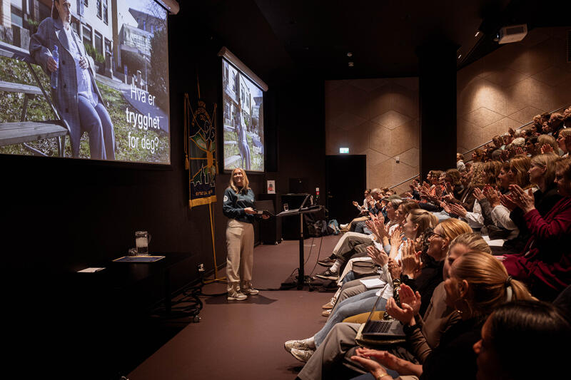 Lill Sverresdatter Larsen holder tale på Oslo rådhus