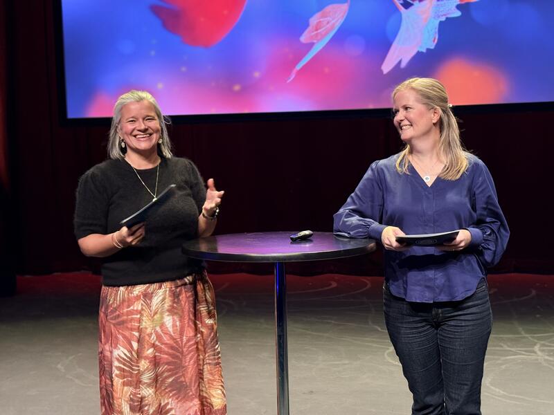 Marthe og Tiril sammen på scenen