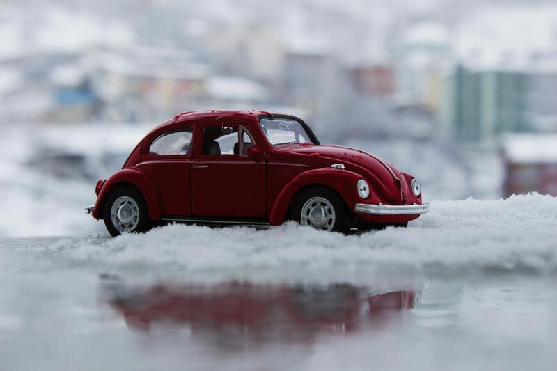 bil og snø