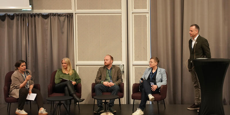 Leni Brunborg (sykepleier og hovedtillitsvalgt), Lill Sverresdatter Larsen, Ole-Marius Minde Johnsen (landsleder i Mental Helse), Edith Roth Gjevjon og Espen Gade Rolland