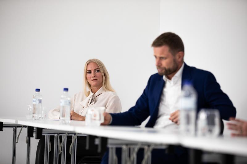 Lill Sverresdatter Larsen støtter innstrammingene Bent Høie og Regjeringen kommer med for å begrense smitten.